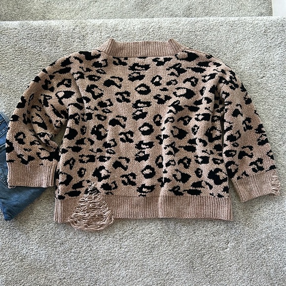 POL Distressed Animal Print Oversized Sweater - Picture 5 of 5